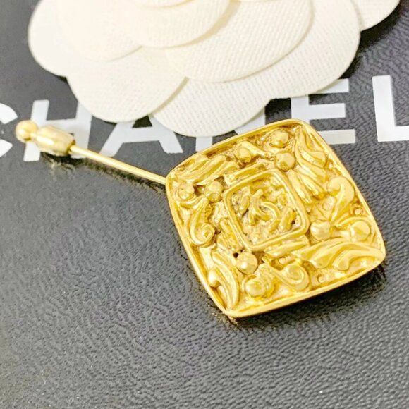 CHANEL CC Logo Rhombus Vintage Brooch Gold Tone Pin Auth #31145 - Picture 1 of 4